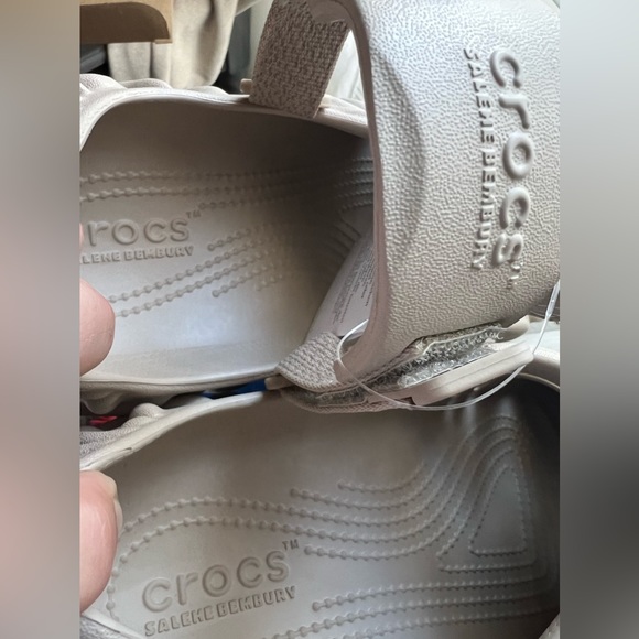 CROCS SALEHE BEMBURY HORCHATA SIZE 11 - Picture 6 of 7